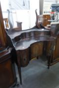 AN EARLY TWENTIETH CENTURY MAHOGANY LADY'S DRESSING/TOILET TABLE WITH RAISED BACK WITH DRAWERS, ON