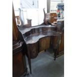 AN EARLY TWENTIETH CENTURY MAHOGANY LADY'S DRESSING/TOILET TABLE WITH RAISED BACK WITH DRAWERS, ON