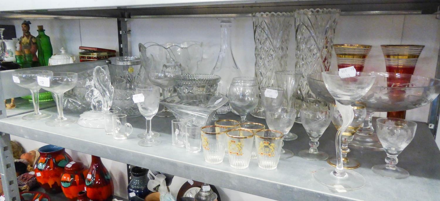 A COLLECTION OF GLASS AND CERAMICS TO INCLUDE; A DECANTER, VASES, PEDESTAL BOWL, FRUIT BOWLS, A