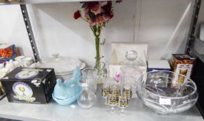 A LARGE STYLISH GLASS FRUIT BOWL, A SQUARE DECANTER AND STOPPER, A CAITHNESS CRYSTAL TANKARD (