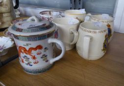 20TH CENTURY CHINESE PORCELAIN DRAGON DECORATED CUP AND COVER AND FOUR COMMEMORATIVE MUGS