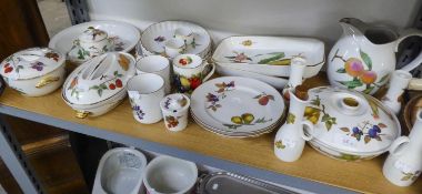 A GOOD SELECTION OF ROYAL WORCESTER 'EVESHAM' OVEN  TO TABLE WARES, TO INCLUDE; TUREENS AND