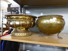 EARLY TWENTIETH CENTURY EMBOSSED BRASS JARDINIERE, WITH ROPE PATTERN BORDERS AND SPIRALLY LOBATED