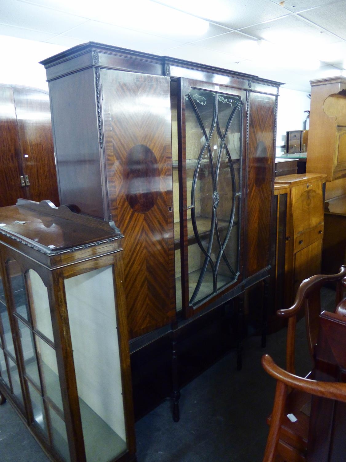 GOOD QUALITY MAHOGANY DISPLAY CABINET, HAVING GLAZED CENTRAL DOOR, FLANKED BY TWO DOORS, WITH OVAL