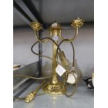 A GILT BRASS TABLE LAMP WITH TWO ?C? SCROLL BRANCHES AND AN OVAL PARCHMENT SHADE