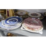 TWENTY SIX VARIOUS DECORATIVE PLATES, MAKERS TO INCLUDE; MIDWINTER, RIDGWAY 'WILLOW PATTERN', MEAKIN