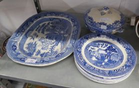 A SET OF EIGHT WOODS WARE ?WILLOW PATTERN? PLATES, 9? DIAMETER; A MEAT DISH AND A BLUE AND WHITE