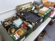 LARGE SELECTION OF EARLY TWENTIETH CENTURY AND LATER KITCHEN ITEMS INCLUDES; TINPLATE AND METAL