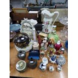 A SELECTION OF DECORATIVE ORNAMENTS TO INCLUDE; ROYAL DOULTON FIGURE 'JINGLE' (BOXED), 2 SMALL