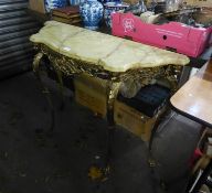 ORNATE CAST BRASS AND ONYX CONSOLE TABLE, RAISED ON FOUR SCROLL SUPPORTS WITH PAW FEET AND FACES