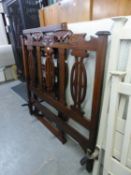 AN EARLY 20TH CENTURY CARVED AND PIERCED WALNUT WOOD BEDSTEAD, WITH MATTRESS BASE