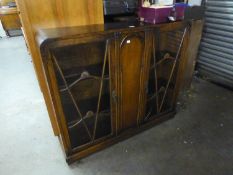 A GOOD QUALITY OAK DISPLAY CABINET, HAVING TWO GLAZED DOORS EACH SIDE OF A CENTRAL PANEL, THE TOP