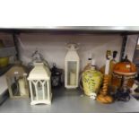 FIVE VARIOUS TABLE LAMPS, TO INCLUDE; ONE WITH GLASS SHADE DECORATED WITH SHIPS, AND FIVE DECORATIVE