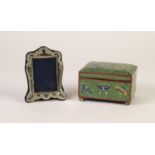 EARLY TWENTIETH CENTURY ORIENTAL CLOISONNÉ TABLE CIGARETTE BOX, of typical form with hinged cover