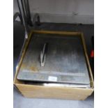 AN ELECTRIC  TABLE TOP TILE CUTTER