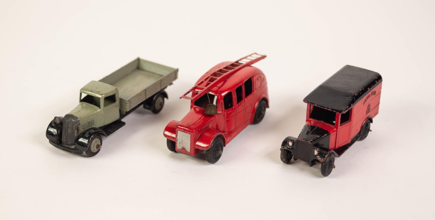 DINKY TOYS 25 SERIES TIPPER WAGON No. 252, 4th type in grey and black, good, very minor chips.