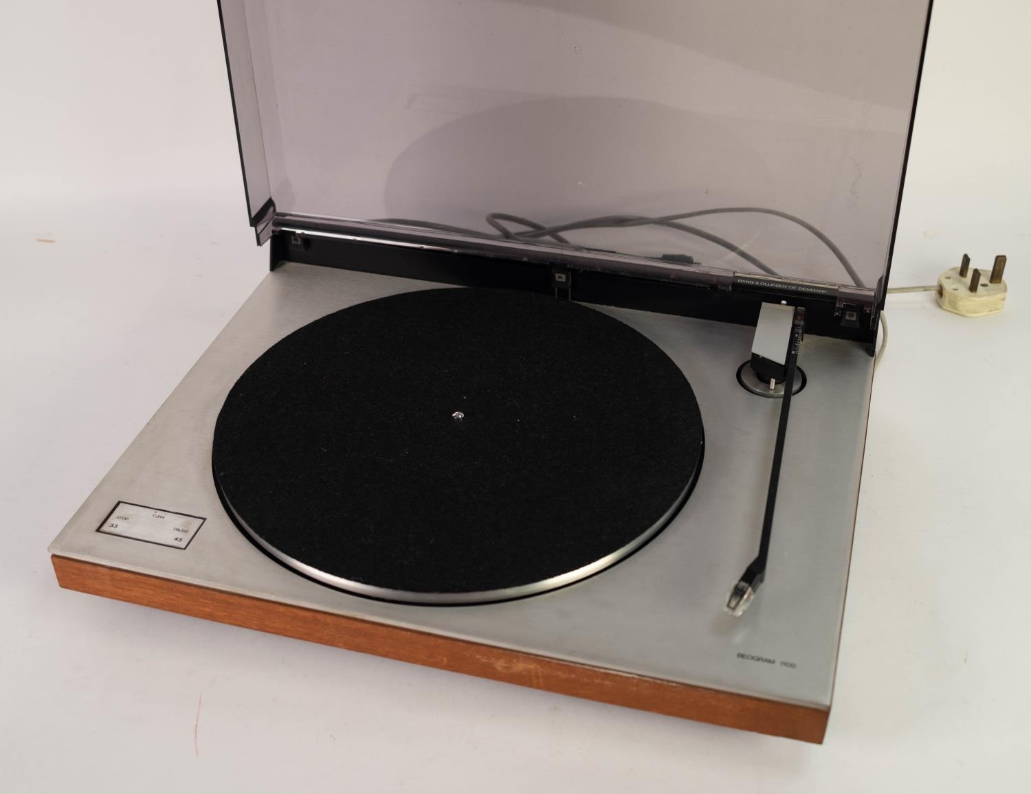 AUDIO EQUIPMENT. A Bang and Olufsen, B&O Beogram 1100 VINYL record player, with original box and - Image 2 of 3