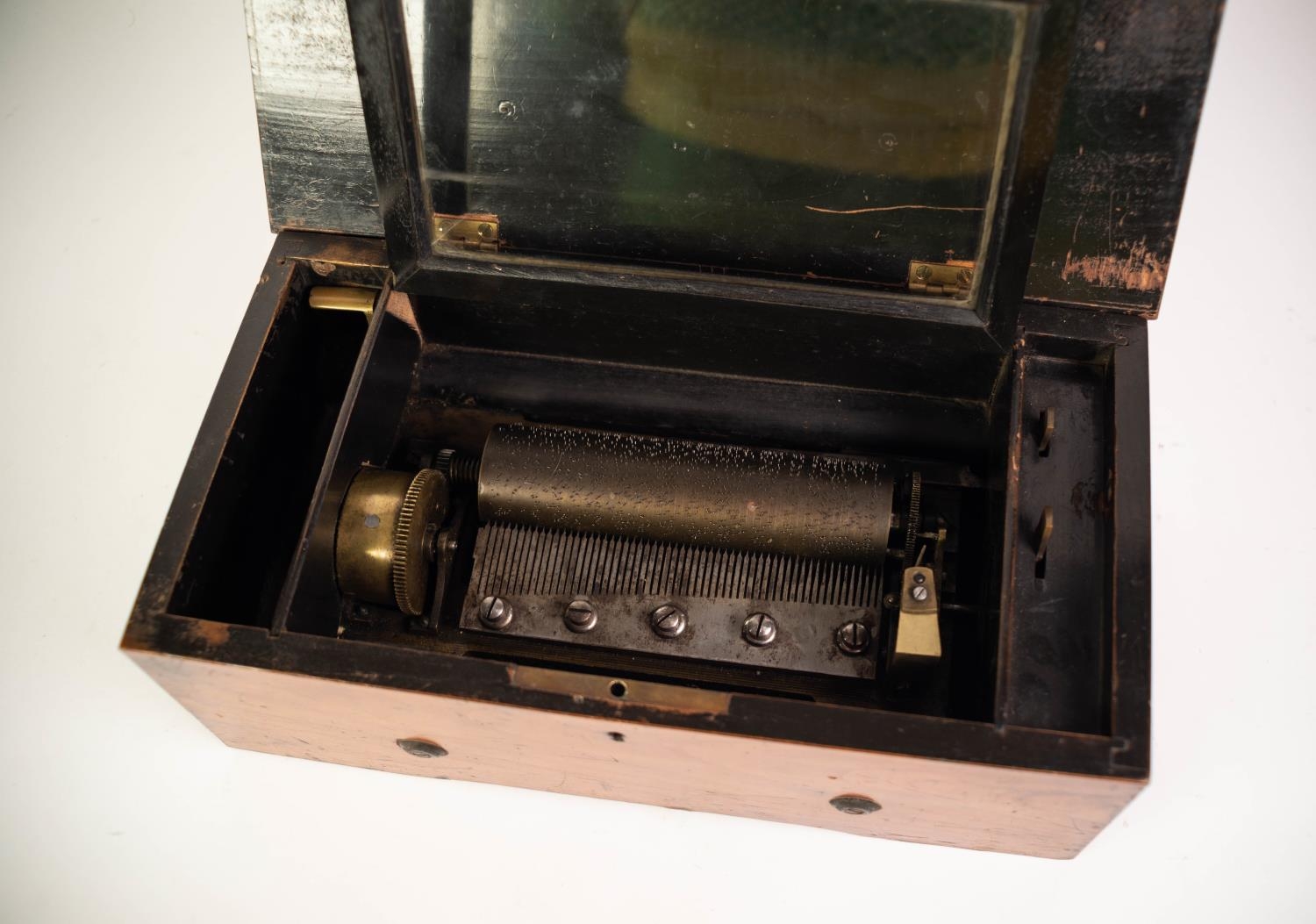 A LATE NINETEENTH CENTURY SWISS CYLINDER MUSICAL BOX, having a 6" (15.3cm) cylinder on a 6" (15. - Image 3 of 3