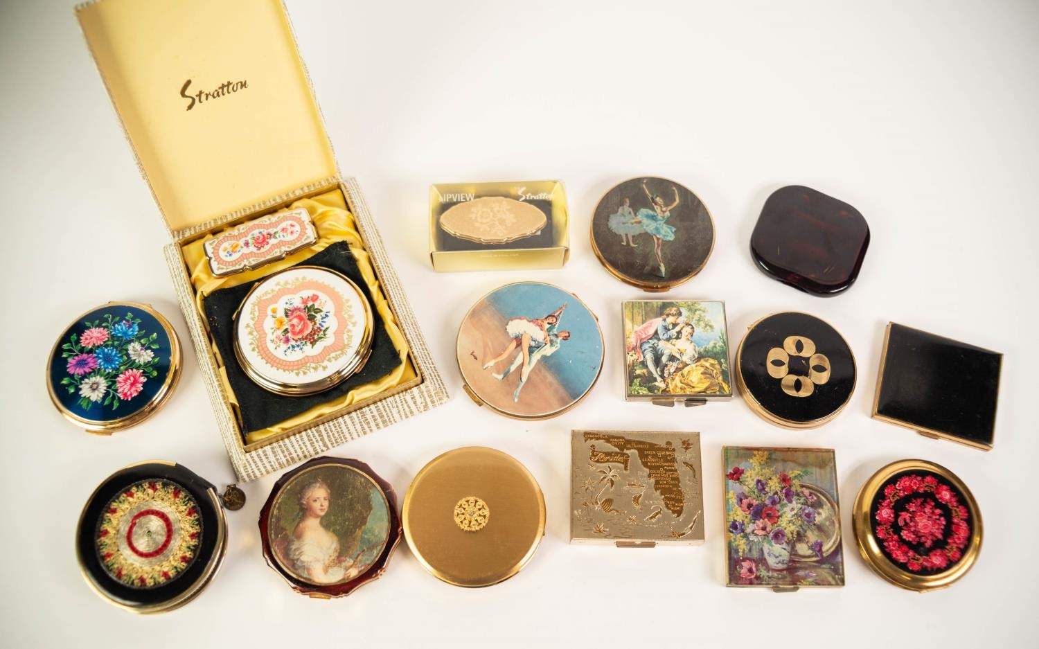 STRATTON BOXED POWDER COMPACT AND MATCHING LIPSTICK HOLDER, gilt metal and enamel effect, floral - Image 2 of 2