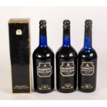 JOHN HARVEY 70cl SIGNATURE BOTTLE OF LIGHT SMOOTH SHERRY, in black and gilt presentation carton.