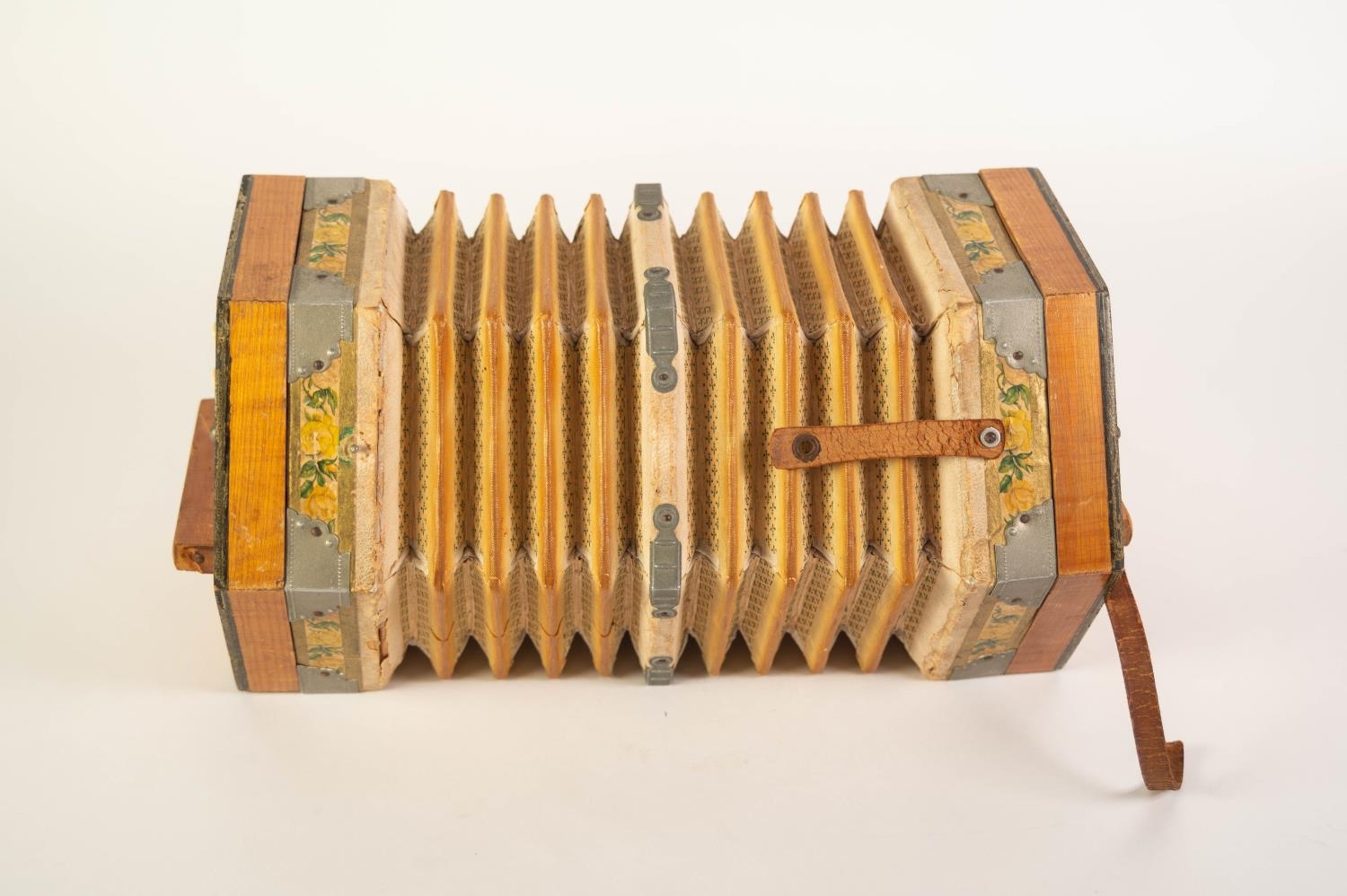 GERMAN PRE-WAR ROSETTI RAMBLER CONCERTINA, with hexagonal blondwood ends, with a total of 21 white - Image 2 of 3