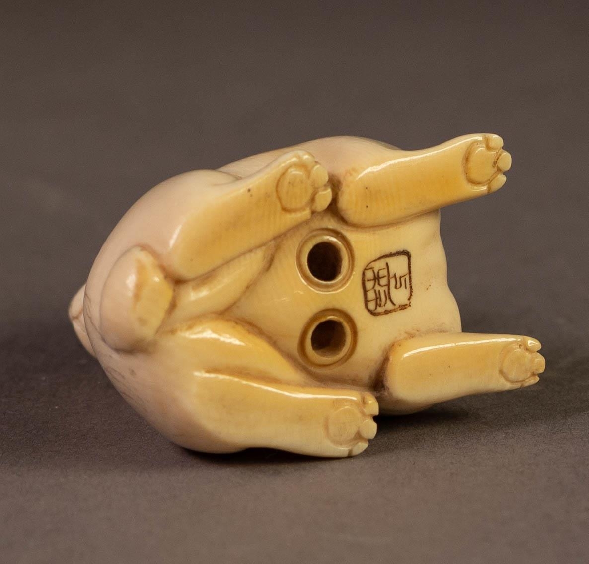 JAPANESE MEIJI PERION CARVED IVORY NETSUKE OF A RABBIT, modelled facing backwards, 1 ¼? (3.1cm) - Image 3 of 3