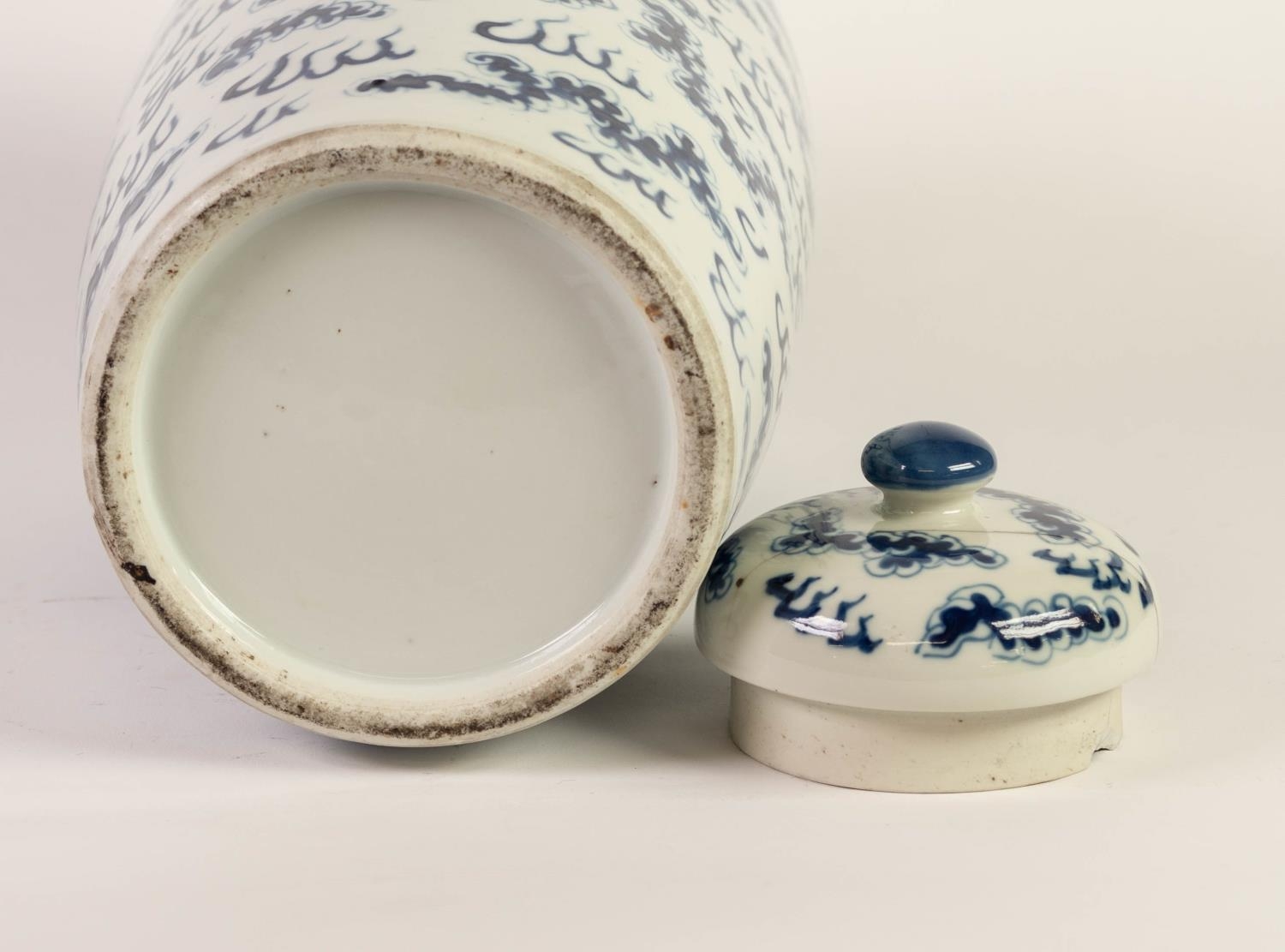 NINETEENTH CENTURY CHINESE BLUE AND WHITE PORCELAIN VASE AND COVER, of cylindrical form with domed - Image 3 of 3