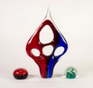 MID CENTURY MURANO BLUE AND RED SOMMERSO AND PIERCED GLASS SPEARHEAD SHAPED SCULPTURE, 17? (43.