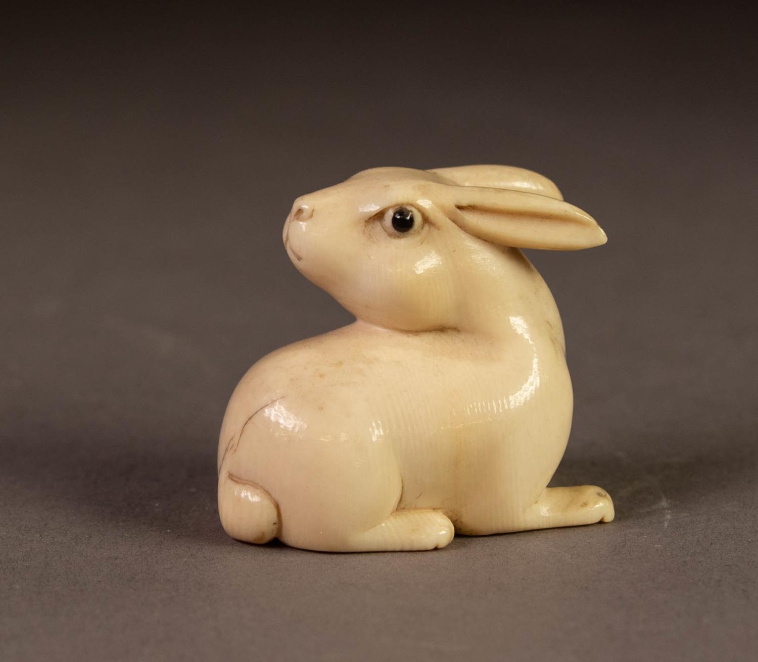 JAPANESE MEIJI PERION CARVED IVORY NETSUKE OF A RABBIT, modelled facing backwards, 1 ¼? (3.1cm) - Image 2 of 3