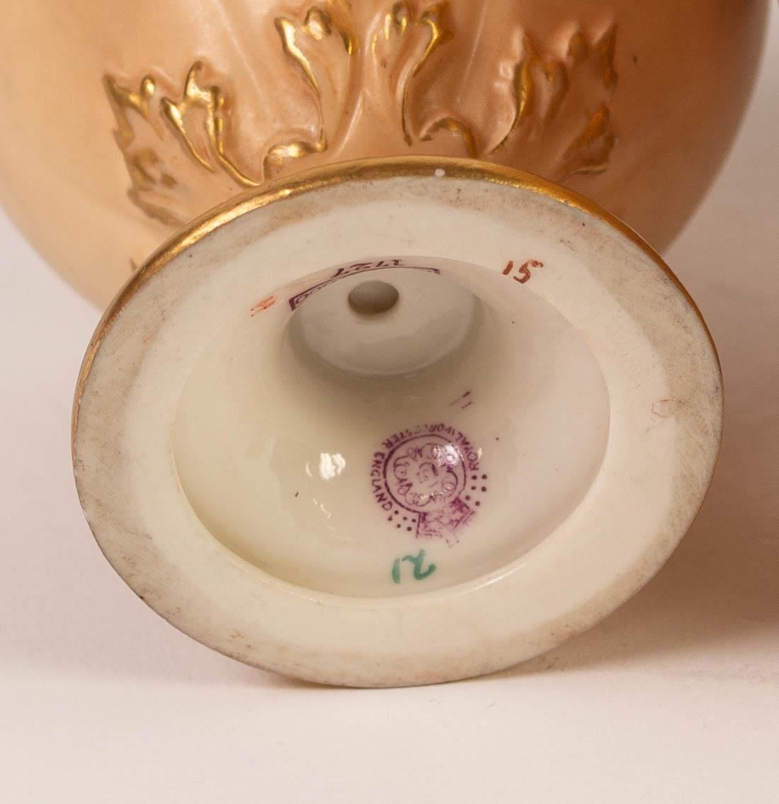 ROYAL WORCESTER PORCELAIN POT POURRI JAR with inner flattened cover and outer pierced crown shape - Image 4 of 4