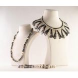 COLOURED AND BAROQUE PEARL NECKLACE AND BRACELET TO MATCH, a silver coloured metal and pearl
