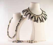 COLOURED AND BAROQUE PEARL NECKLACE AND BRACELET TO MATCH, a silver coloured metal and pearl