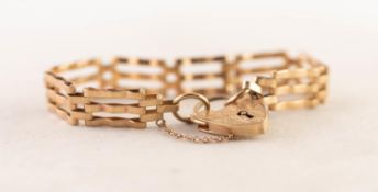 9ct GOLD GATE PATTERN BRACELET with 9ct gold padlock clasp, 10.2 gms