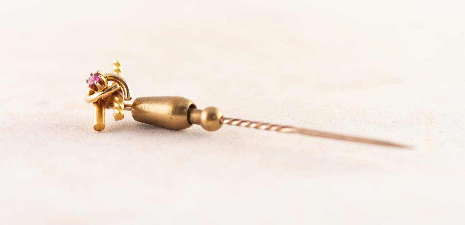EDWARDIAN 15ct GOLD STICK PIN, with link two bar top set with a tiny ruby, 1.8 gms - Image 2 of 2