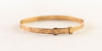 CHILD'S 9ct GOLD FLAT BANGLE, foliate scroll engraved, expanding with a restricted sliding action,