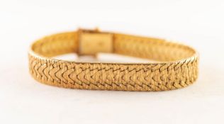 18ct GOLD BRAIDED AND TEXTURED BRACELET, 42.5 grm