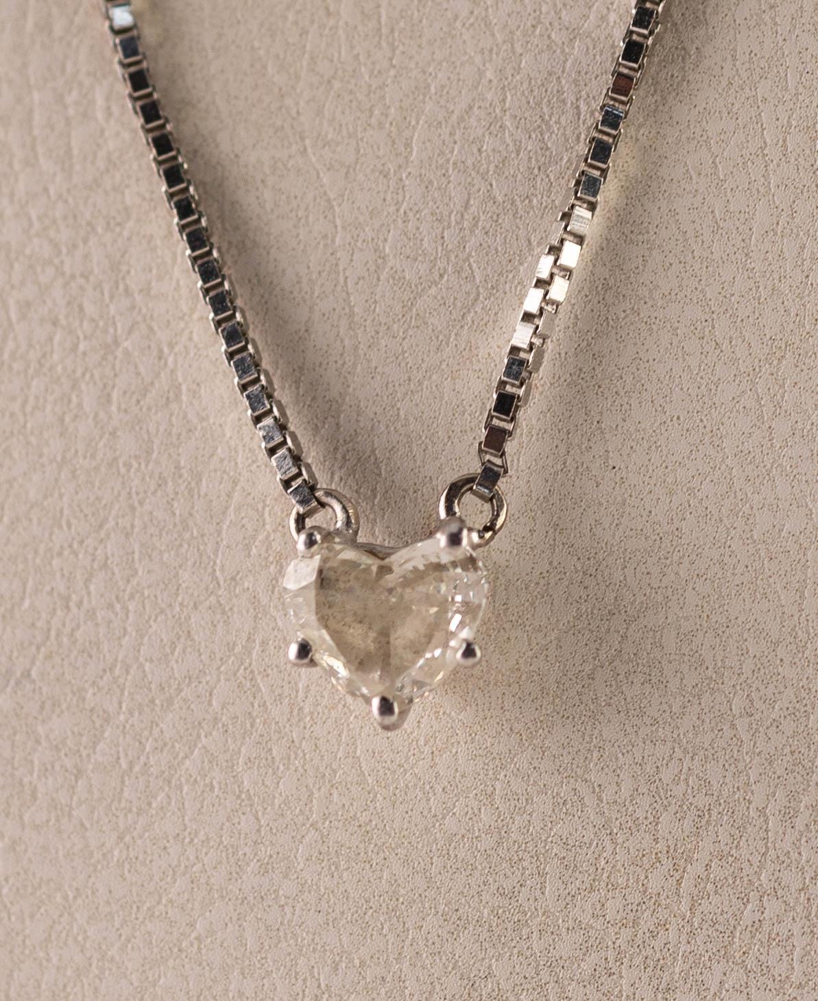 9ct WHITE OGLD FINE BOX LINK CHAIN NECKLACE, the front with a fixed heart shaped diamond in a five - Image 2 of 2