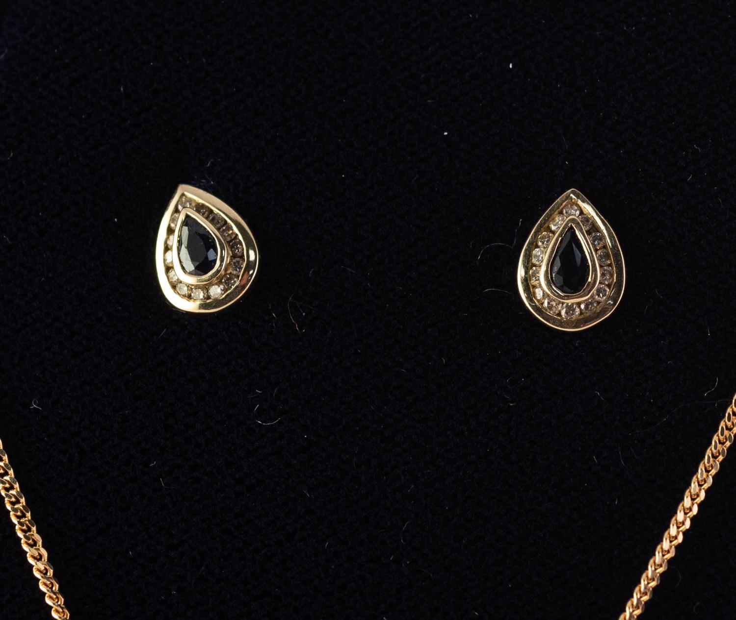 9ct GOLD CHAIN NECKLACE, 18in (46cm) long and the 9ct GOLD SMALL TEAR SHAPED PENDANT with a tear - Image 2 of 2