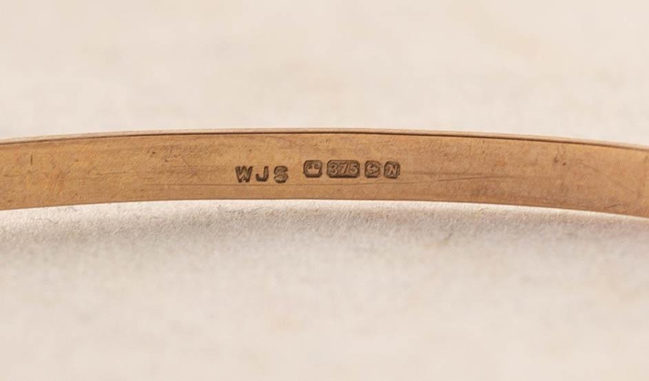 9ct GOLD NARROW BANGLE with slide expanding action, engraved decoration, Birmingham 1987, 4.7gms - Image 2 of 2