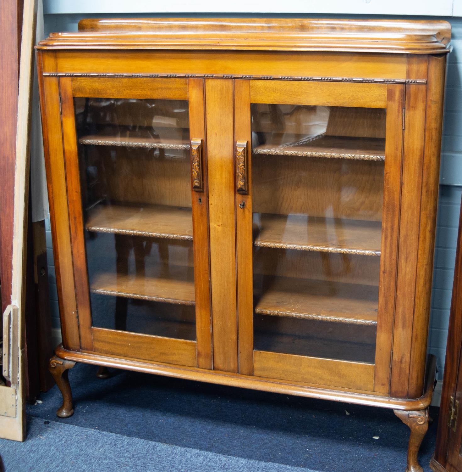 ART DECO PERIOD MAHOGANY SMALL BOOKCASE/DISPLAY CABINET with two glazed doors enclosing three wooden
