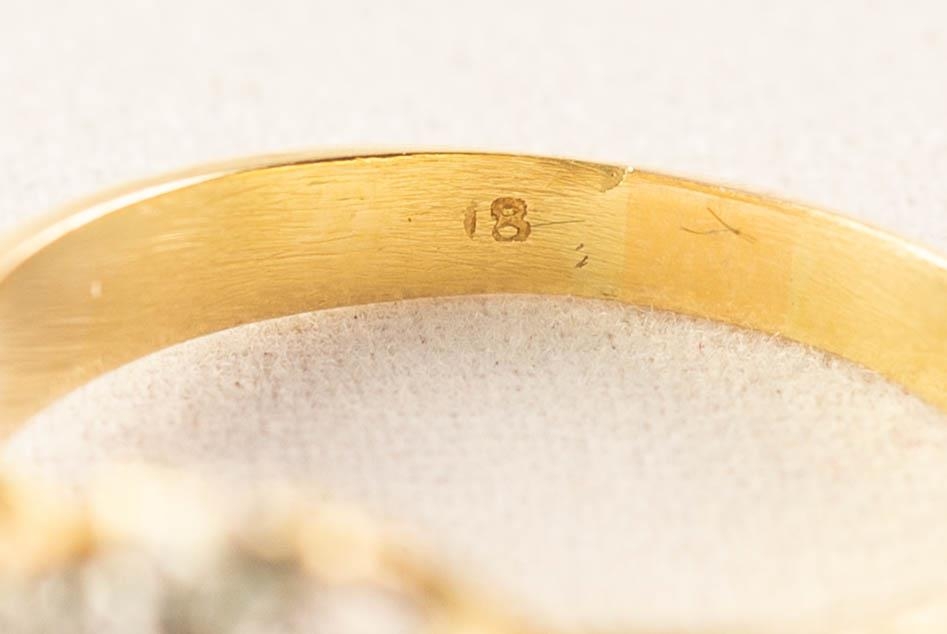 18ct GOLD RING, centrally set with a tiny emerald within a surround of six tiny illusion set - Image 3 of 5