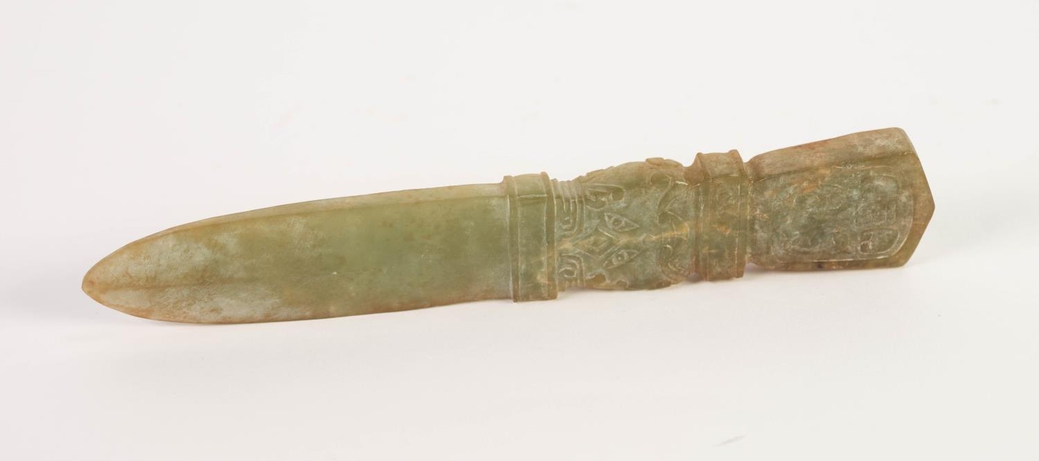 CHINESE GREEN CARVED HARDSTONE MODEL OF A SHORT DAGGER, of typical form, the handle carved in the - Image 2 of 2
