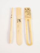 LATE NINETEENTH/ EARLY TWENTIETH CENTURY ORIENTAL CARVED IVORY PAPER KNIFE, finely carved and