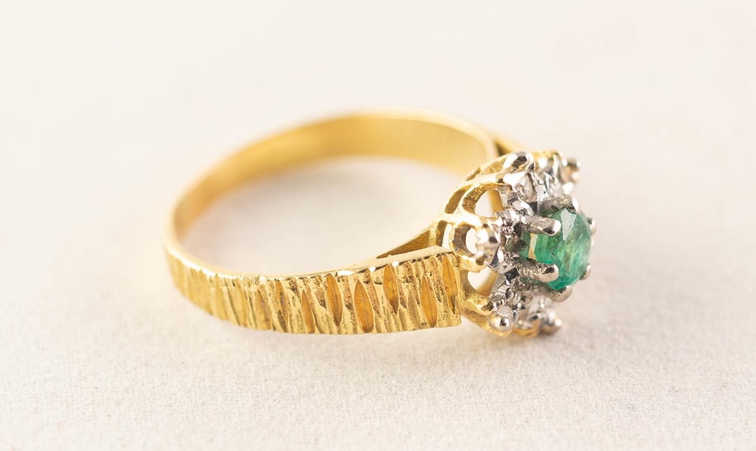 18ct GOLD RING, centrally set with a tiny emerald within a surround of six tiny illusion set - Image 2 of 5