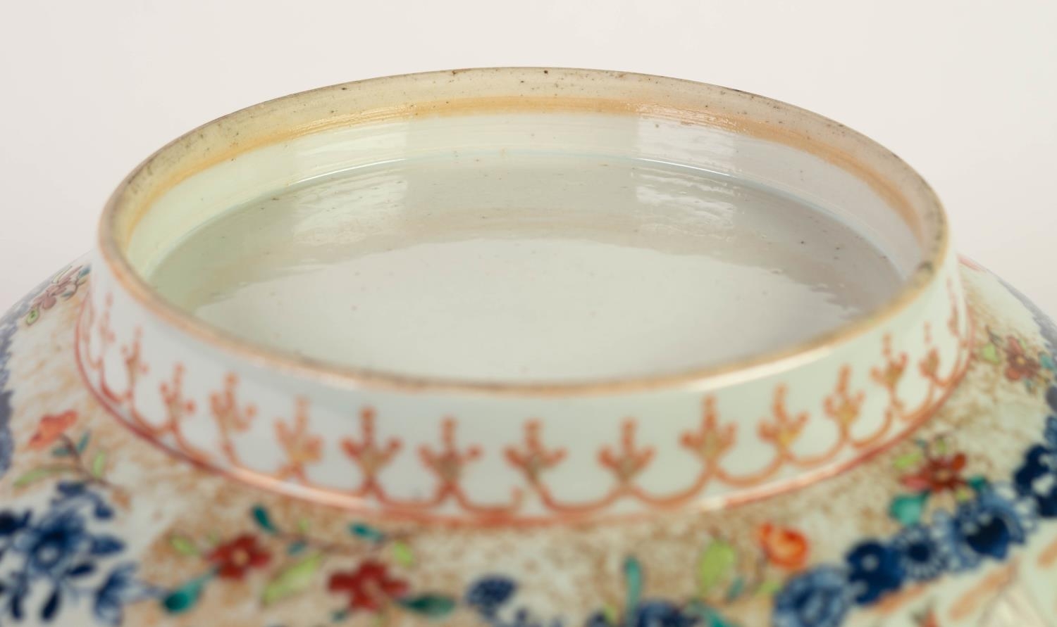 PROBABLY LATE QIANLONG CHINESE EXPORT FAMILLE ROSE PORCELAIN PUNCH BOWL, of typical form, painted in - Image 6 of 6