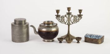 CHINESE ENGRAVED PEWTER, WOOD AND BRASS TEA KETTLE AND COVER, of footed form with twin wire