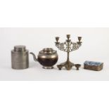 CHINESE ENGRAVED PEWTER, WOOD AND BRASS TEA KETTLE AND COVER, of footed form with twin wire