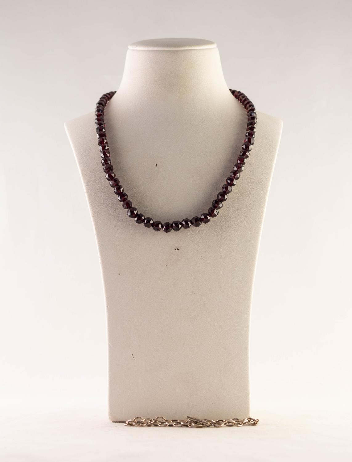 A FACET CUT GARNET BEAD NECKLACE, of approx 71 beads, 18" (46cm) long and a 925 MARK SILVER