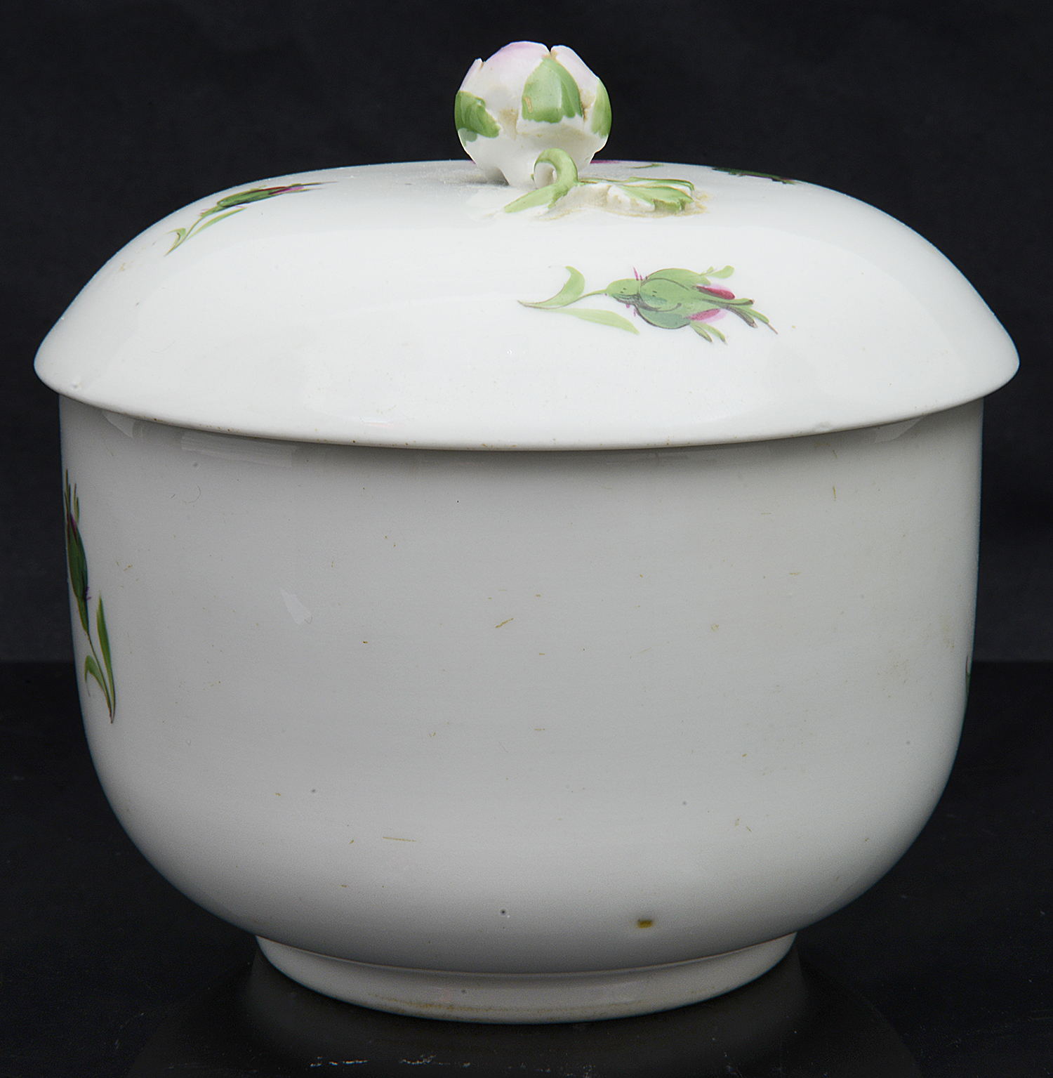 A 20th century Meissen 'pink rose' sugar bowl and cover - Image 2 of 3