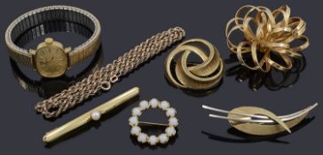 A small collection of mixed jewellery